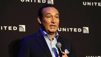 Physician who was dragged off flight settles with United