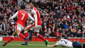 Kane scores on injury return to clinch Spurs draw at Arsenal