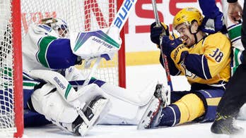 Arvidsson, Jarnkrok lead Predators past Canucks, 4-2