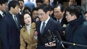 Seoul court begins to deliberate Samsung chief's arrest