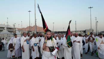 AP PHOTOS: Pilgrims perform final hajj rites in Saudi Arabia
