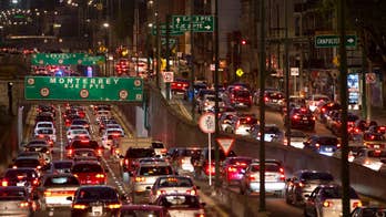 Mexico City temporarily restricts all cars after smog alert