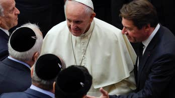 Pope receives relatives of Nice attack victims at Vatican