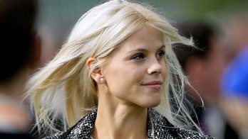 Elin Nordegren takes dig at Tiger Woods in graduation speech