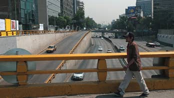 Smog-alert car ban jams metro, buses in Mexico City
