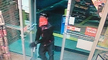 Manhunt in Carolinas for kidnapping suspects after woman escapes from car's trunk