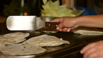 Fans of popular Houston food truck rally behind owner set to be deported