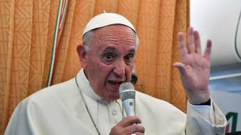 Francis honors Benedict, says retirement very 'Franciscan'