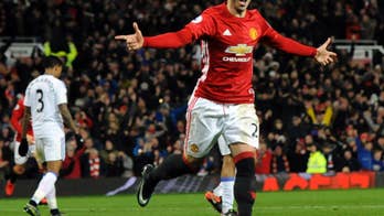 Mkhitaryan masterpiece keeps Man United rolling in EPL
