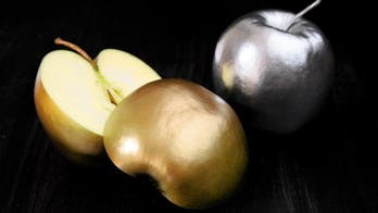 Should food sparkle? We tried edible spray paint