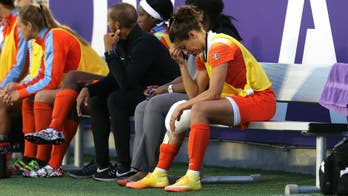 USWNT star Carli Lloyd to undergo MRI after injuring knee in match