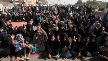 Pakistan detains Shiite, Sunni leader in Karachi attacks