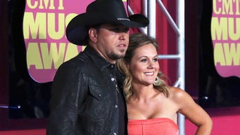 Married Jason Aldean apologizes for making out with 'American Idol' singer Brittany Kerr