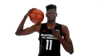 Prized hoops recruit explains why he picked Texas over Kentucky, other blue bloods