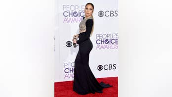 SEE IT: The 15 Hottest Looks From the 2017 People's Choice Awards