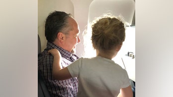 Stranger comforts hysterical toddler on flight, goes viral