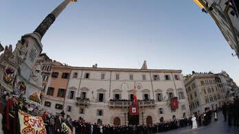 Pope recalls poor families as Rome holiday shopping begins