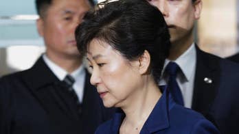 Park arrives at Seoul court for hearing on arrest request