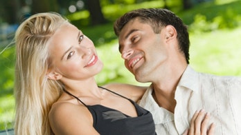 Brooding Men, Smiling Women Seen as Sexy, Study Says