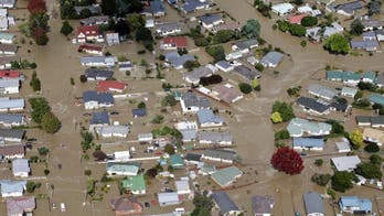 Hundreds evacuated from New Zealand town after levee fails