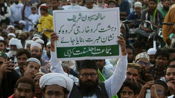 Pakistan: Airstrikes target militants on Afghan border