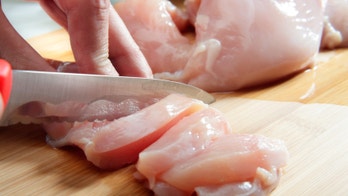 Washing raw chicken increases risk for food poisoning