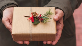 8 healthy holiday gifts to pamper mom