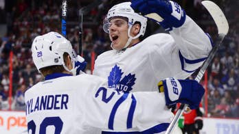 Maple Leafs' Matthews has modern record 4 goals in NHL debut