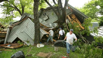 Storms swamp Plains, Midwest, killing 3 and forcing thousands of Texans from their homes