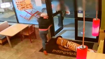 Woman allegedly smashes Popeye’s window after mixing up menus