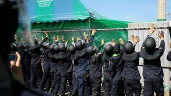 Thai police put pressure on controversial Buddhist temple