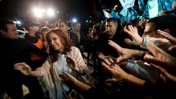 Argentina's Fernandez gets hero's welcome before court date