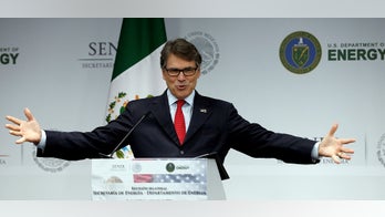 Rick Perry's pictures from his trip to Saudi Arabia go viral