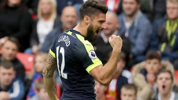 Giroud's 1st Arsenal goals of season add to Sunderland woes