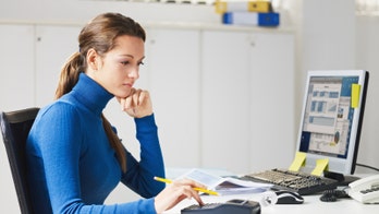 Does having a neat or sloppy desk influence the way you think?