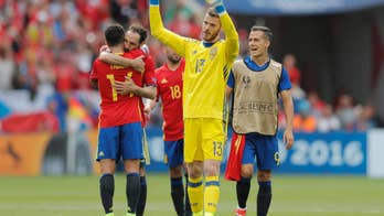 Spain's De Gea puts bad week behind him, Petr Cech shines