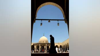 Egypt standardize Muslim sermons, tightening grip on mosques