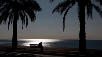 Photograph of elderly woman sparks hilarious Twitter discussion