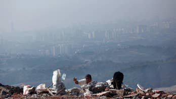 Mexico City declares pollution alert, restricts auto usage