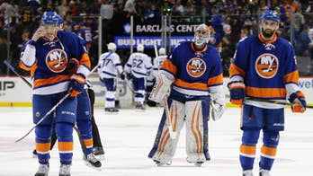 Islanders look for win amid improved play against Lightning