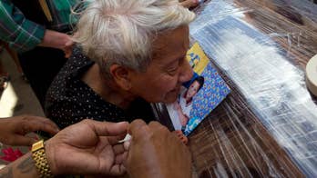 Ecuador buries dead as hope for survivors fade