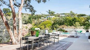 This Mid-Century Modern Is a Stunning Showplace for Fab Furniture