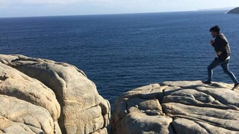 Photo shows tourist's final moments before falling to his death at popular oceanside cliff in Australia