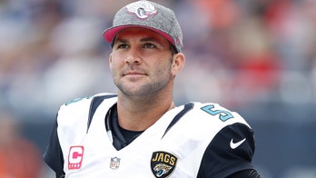 Jacksonville Jaguars' Blake Bortles helps deliver meals to officers working mass shooting