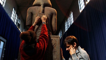 Pa. museum tells blind visitors: Please touch!