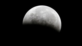 Total lunar eclipse offers weekend treat for American West, Australia, Asia