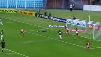 Goalkeeper commits farcical own goal in Brazil Serie B match