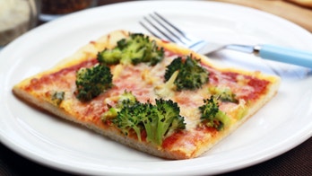 Super Bowl survival: Guilt-free snacking tips