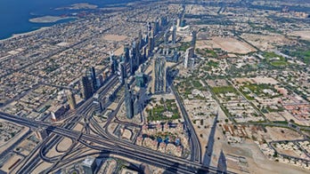 Dizzying 360-degree view from the top of Dubai's Burj Khalifa
