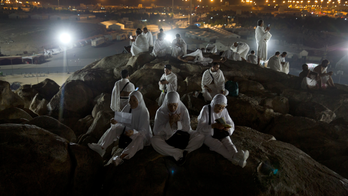 2M Muslims gather near Mecca for peak of hajj pilgrimage
